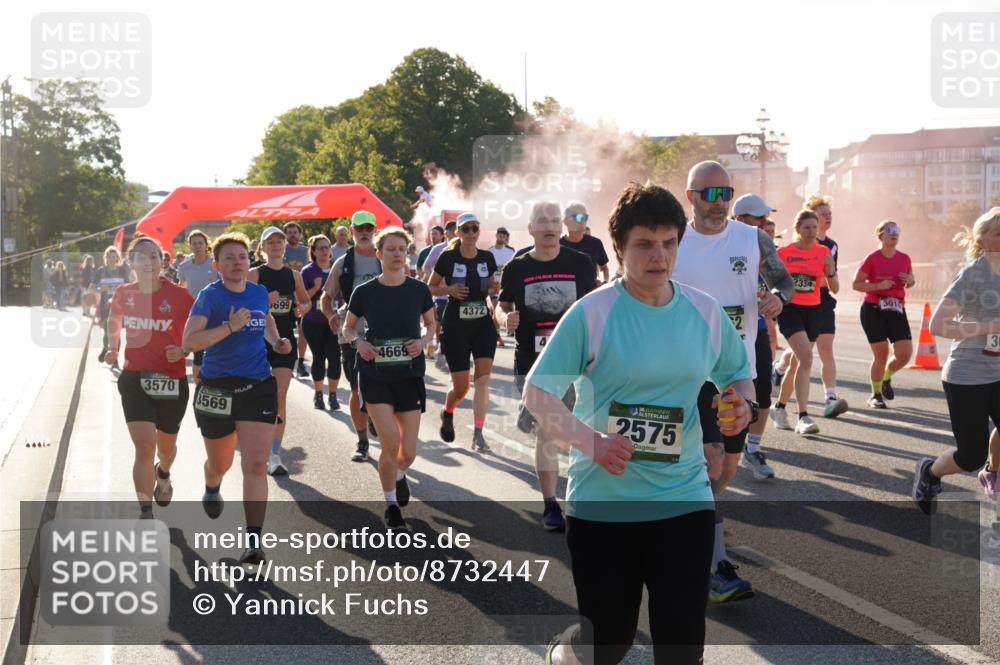 07.09.2025 - BARMER Alsterlauf Yannick Fuchs http://msf.ph/oto/8732447 07.09.2025 09:04:08 Laufen 699, 3570, 3569, 4669, 4372, 36, 2575, 2334, 3019, 30 meine-sportfotos.de
