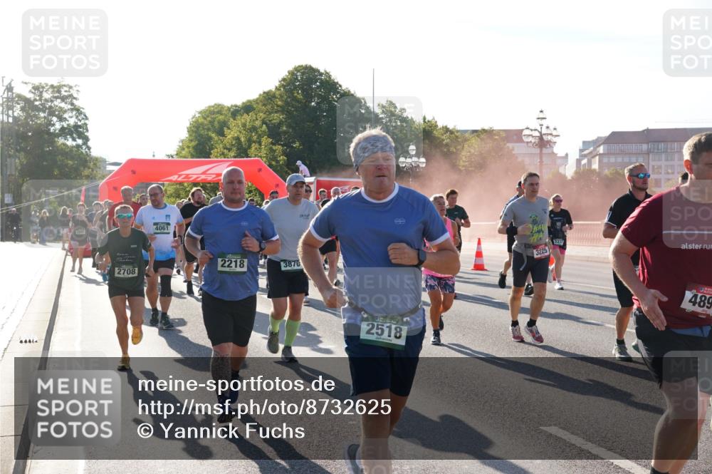07.09.2025 - BARMER Alsterlauf Yannick Fuchs http://msf.ph/oto/8732625 07.09.2025 09:04:32 Laufen 2708, 4061, 2218, 3870, 2518, 3225, 2237, 489 meine-sportfotos.de