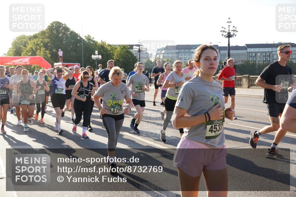 07.09.2025 - BARMER Alsterlauf Yannick Fuchs http://msf.ph/oto/8732769 07.09.2025 09:05:09 Laufen 571, 4572, 8078, 3043, 260, 05, 10, 5755, 599, 51, 4537, 295 meine-sportfotos.de