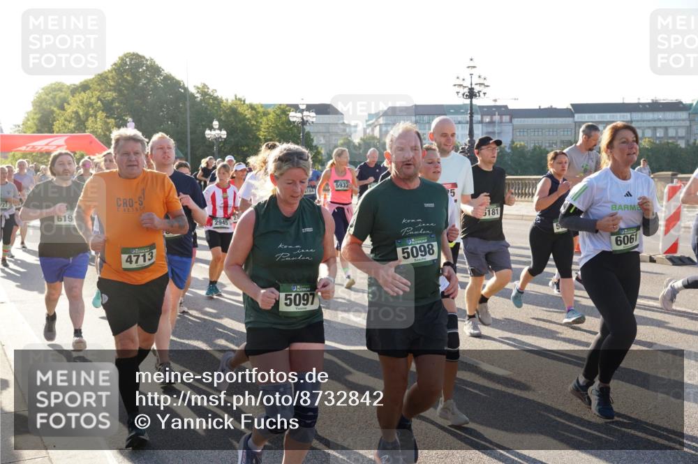 07.09.2025 - BARMER Alsterlauf Yannick Fuchs http://msf.ph/oto/8732842 07.09.2025 09:05:21 Laufen 727, 619, 40, 18, 2945, 4713, 6184, 5937, 5098, 5097, 5, 181, 6061 meine-sportfotos.de