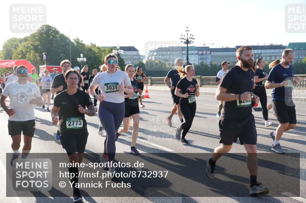 07.09.2025 - BARMER Alsterlauf Yannick Fuchs http://msf.ph/oto/8732937 07.09.2025 09:05:54 Laufen 553, 8212, 3031, 201, 2773, 2294, 5214, 10 meine-sportfotos.de