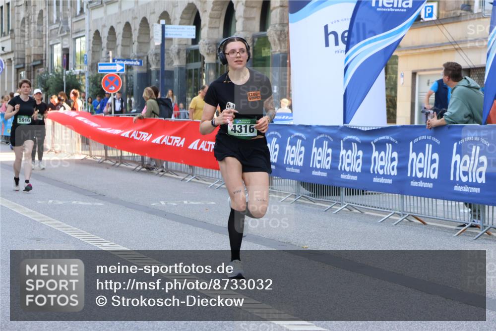 07.09.2025 - BARMER Alsterlauf Strokosch-Dieckow http://msf.ph/oto/8733032 07.09.2025 10:21:28 Ziel 2281, 2336, 2337, 2706, 3091, 3183, 3227, 3312, 3313, 3547, 3635, 4029, 4437, 5030, 5235, 5959 meine-sportfotos.de