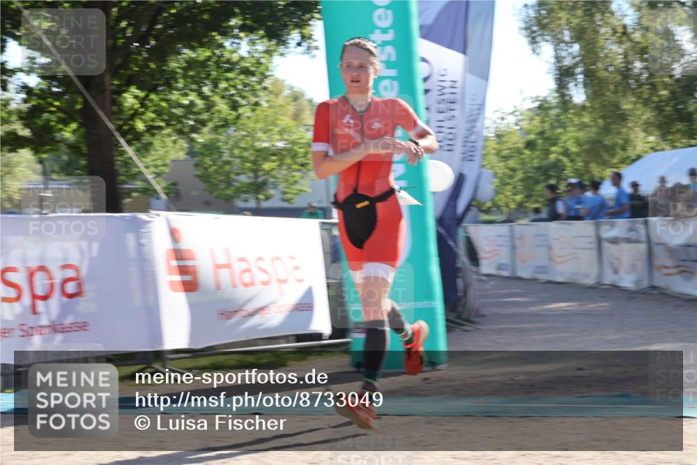 07.09.2025 - 19. Norderstedt Triathlon Luisa Fischer http://msf.ph/oto/8733049 07.09.2025 16:10:28 Ziel 1404 meine-sportfotos.de