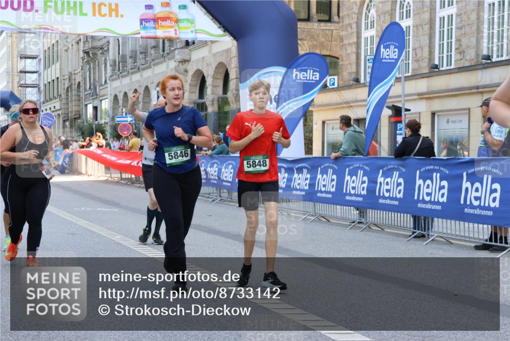 07.09.2025 - BARMER Alsterlauf Strokosch-Dieckow http://msf.ph/oto/8733142 07.09.2025 10:21:19 Ziel 2115, 2281, 2336, 2337, 2706, 3183, 3189, 3227, 3312, 3313, 3547, 3635, 3779, 3780, 3887, 3965, 4029, 4167, 4233, 4234, 5959 meine-sportfotos.de
