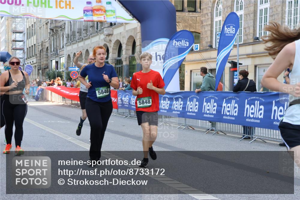 07.09.2025 - BARMER Alsterlauf Strokosch-Dieckow http://msf.ph/oto/8733172 07.09.2025 10:21:19 Ziel 2115, 2281, 2336, 2337, 2706, 3183, 3189, 3227, 3312, 3313, 3547, 3635, 3779, 3780, 3887, 3965, 4029, 4167, 4233, 4234, 5959 meine-sportfotos.de