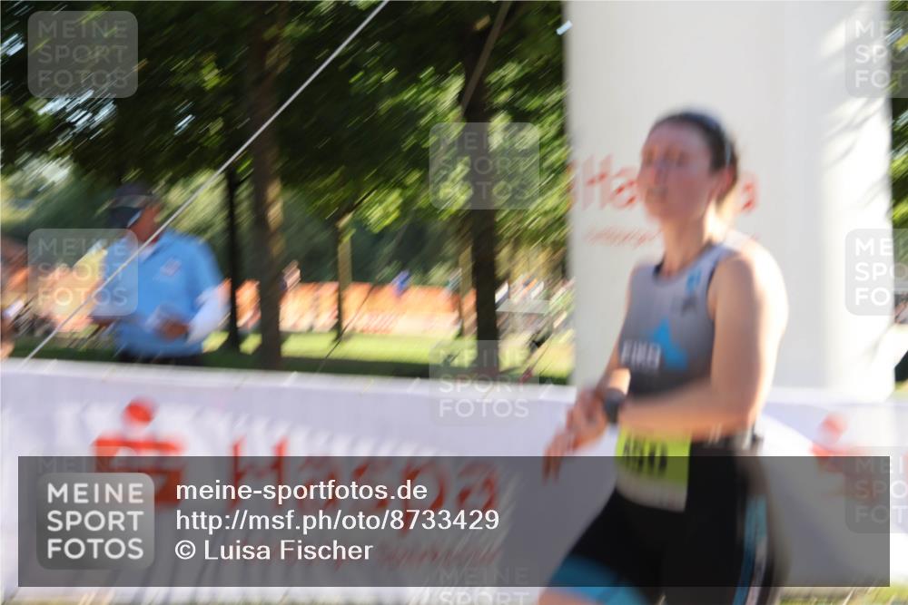 07.09.2025 - 19. Norderstedt Triathlon Luisa Fischer http://msf.ph/oto/8733429 07.09.2025 16:20:20 Ziel 450 meine-sportfotos.de