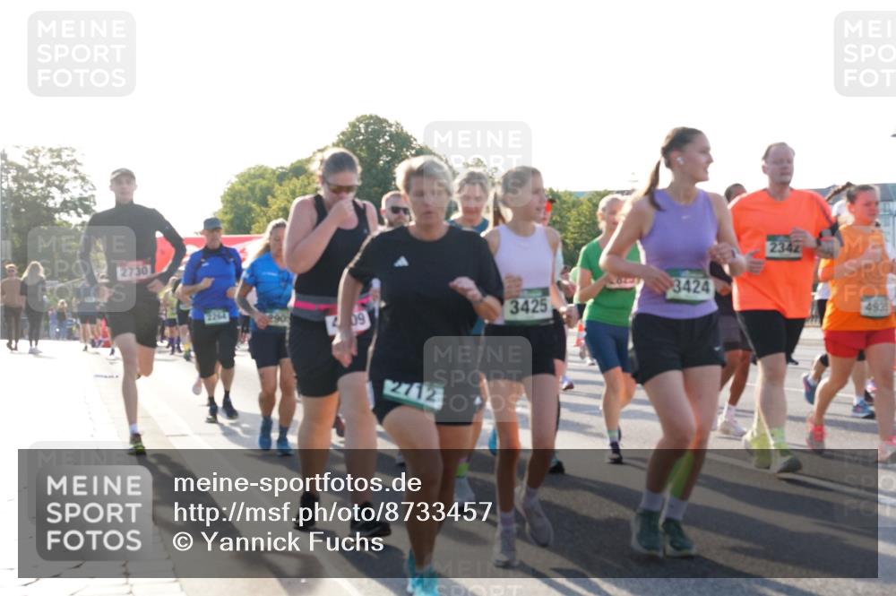 07.09.2025 - BARMER Alsterlauf Yannick Fuchs http://msf.ph/oto/8733457 07.09.2025 09:06:58 Laufen 2730, 2712, 3425, 3424, 2342, 493 meine-sportfotos.de
