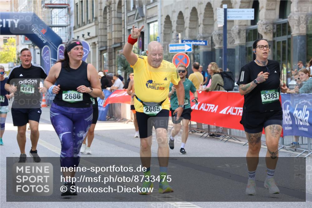 07.09.2025 - BARMER Alsterlauf Strokosch-Dieckow http://msf.ph/oto/8733475 07.09.2025 10:21:00 Ziel 2090, 2241, 3189, 3354, 3355, 3965, 3994, 4167, 4316, 5224, 5233, 5623, 5625, 5916 meine-sportfotos.de