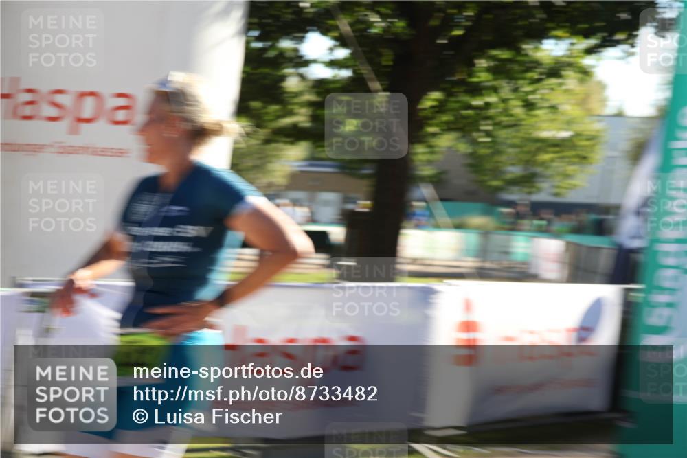 07.09.2025 - 19. Norderstedt Triathlon Luisa Fischer http://msf.ph/oto/8733482 07.09.2025 16:21:40 Ziel 379, 442 meine-sportfotos.de