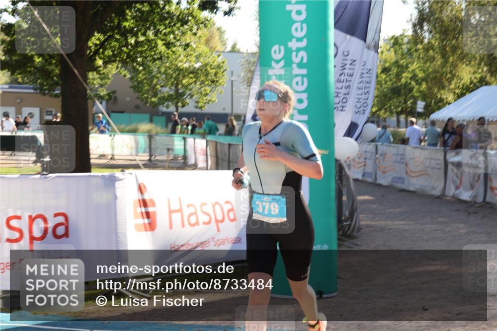 07.09.2025 - 19. Norderstedt Triathlon Luisa Fischer http://msf.ph/oto/8733484 07.09.2025 16:21:41 Ziel 379, 442 meine-sportfotos.de