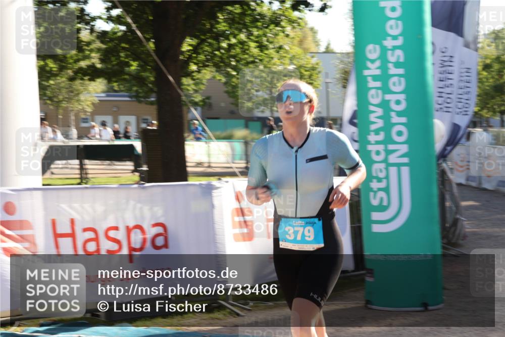 07.09.2025 - 19. Norderstedt Triathlon Luisa Fischer http://msf.ph/oto/8733486 07.09.2025 16:21:42 Ziel 379, 442 meine-sportfotos.de