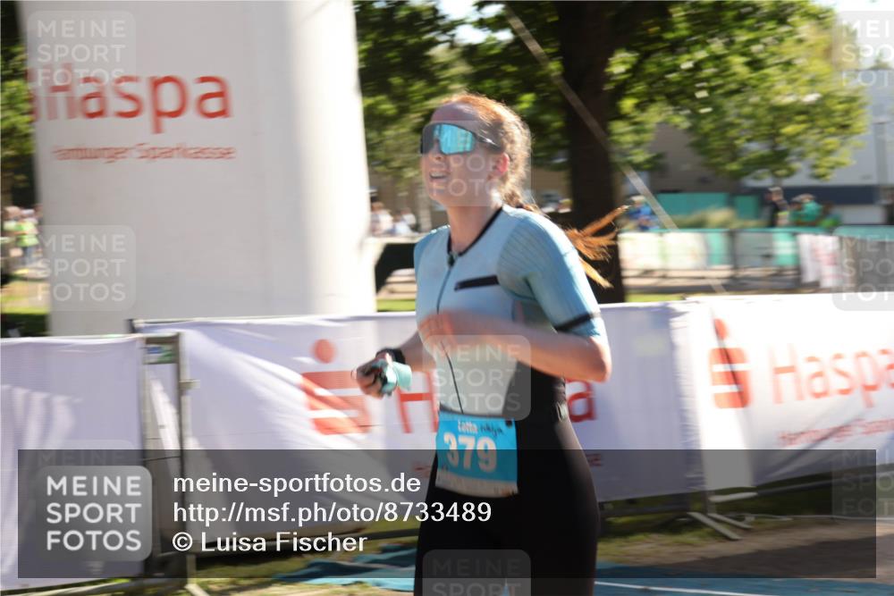 07.09.2025 - 19. Norderstedt Triathlon Luisa Fischer http://msf.ph/oto/8733489 07.09.2025 16:21:42 Ziel 379, 442 meine-sportfotos.de