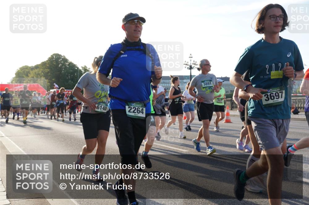 07.09.2025 - BARMER Alsterlauf Yannick Fuchs http://msf.ph/oto/8733526 07.09.2025 09:07:02 Laufen 2403, 6140, 2264, 3891, 2621, 2020, 39, 36, 3697 meine-sportfotos.de