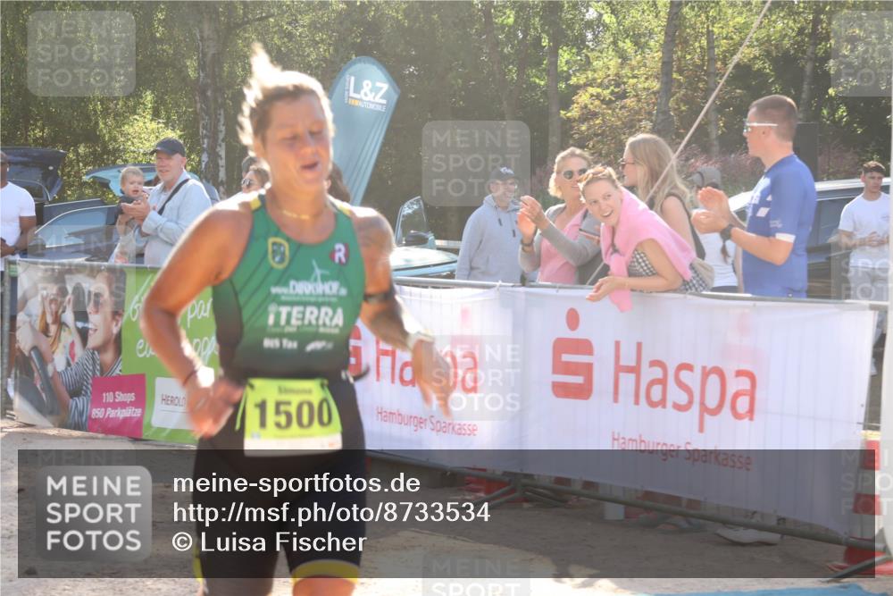 07.09.2025 - 19. Norderstedt Triathlon Luisa Fischer http://msf.ph/oto/8733534 07.09.2025 16:22:59 Ziel 1500 meine-sportfotos.de