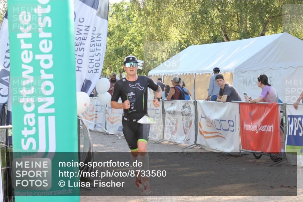 07.09.2025 - 19. Norderstedt Triathlon Luisa Fischer http://msf.ph/oto/8733560 07.09.2025 16:23:39 Ziel 537, 538 meine-sportfotos.de