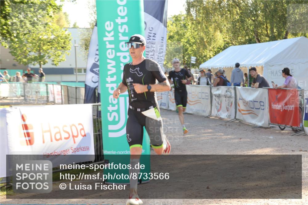 07.09.2025 - 19. Norderstedt Triathlon Luisa Fischer http://msf.ph/oto/8733566 07.09.2025 16:23:41 Ziel 537, 538 meine-sportfotos.de