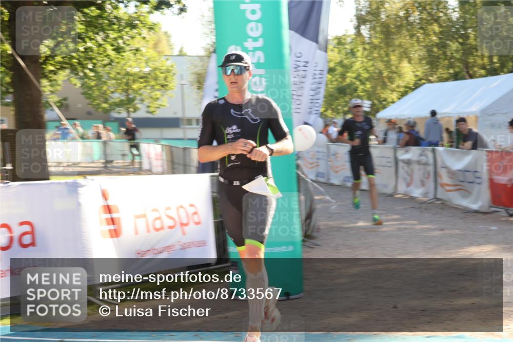 07.09.2025 - 19. Norderstedt Triathlon Luisa Fischer http://msf.ph/oto/8733567 07.09.2025 16:23:41 Ziel 537, 538 meine-sportfotos.de