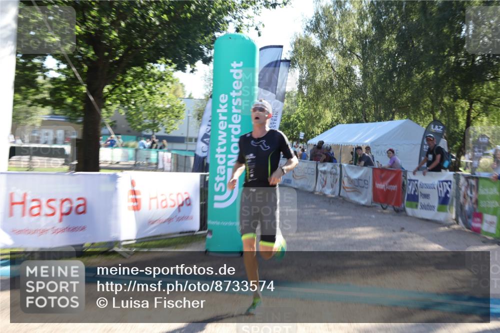 07.09.2025 - 19. Norderstedt Triathlon Luisa Fischer http://msf.ph/oto/8733574 07.09.2025 16:23:43 Ziel 537, 538 meine-sportfotos.de