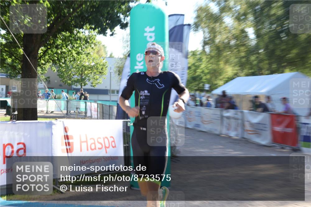 07.09.2025 - 19. Norderstedt Triathlon Luisa Fischer http://msf.ph/oto/8733575 07.09.2025 16:23:44 Ziel 494, 537, 538 meine-sportfotos.de