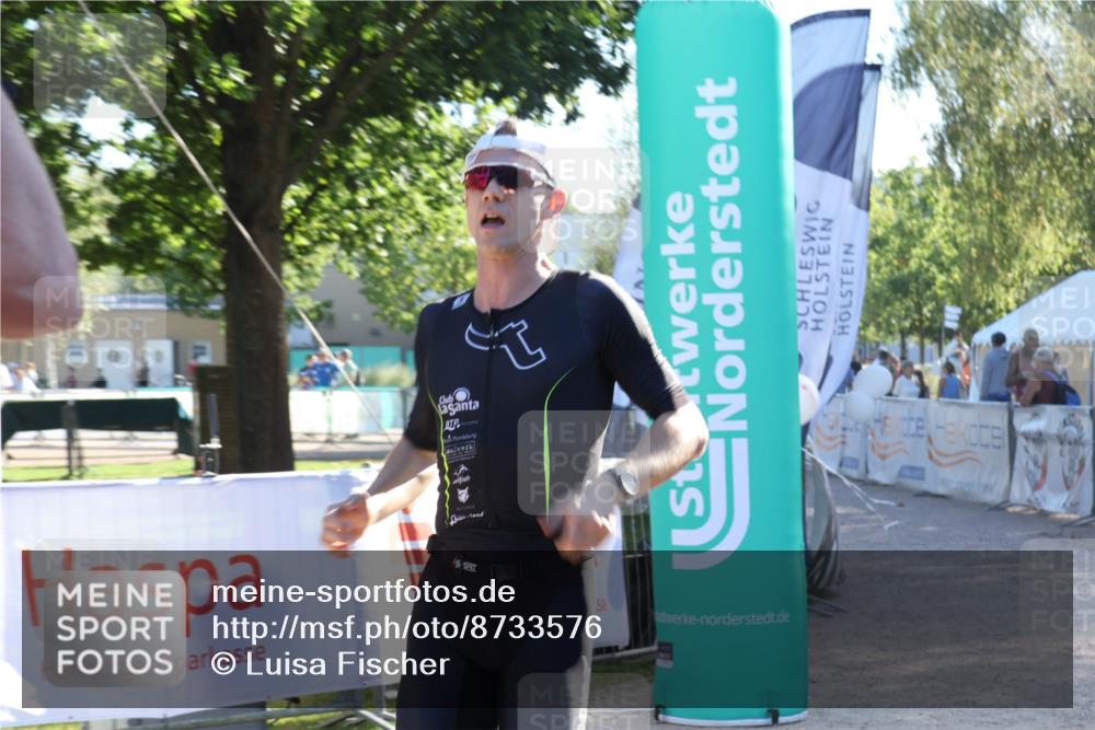 07.09.2025 - 19. Norderstedt Triathlon Luisa Fischer http://msf.ph/oto/8733576 07.09.2025 16:23:44 Ziel 494, 537, 538 meine-sportfotos.de