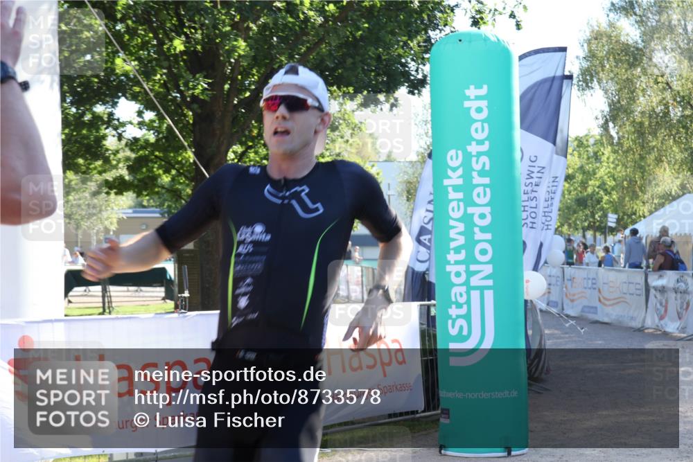 07.09.2025 - 19. Norderstedt Triathlon Luisa Fischer http://msf.ph/oto/8733578 07.09.2025 16:23:44 Ziel 494, 537, 538 meine-sportfotos.de