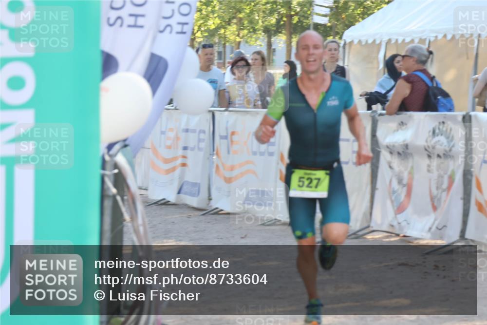 07.09.2025 - 19. Norderstedt Triathlon Luisa Fischer http://msf.ph/oto/8733604 07.09.2025 16:24:03 Ziel 527 meine-sportfotos.de