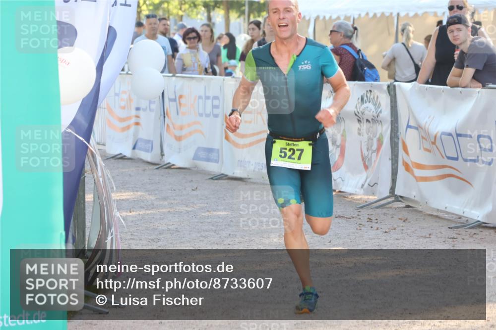 07.09.2025 - 19. Norderstedt Triathlon Luisa Fischer http://msf.ph/oto/8733607 07.09.2025 16:24:04 Ziel 527 meine-sportfotos.de