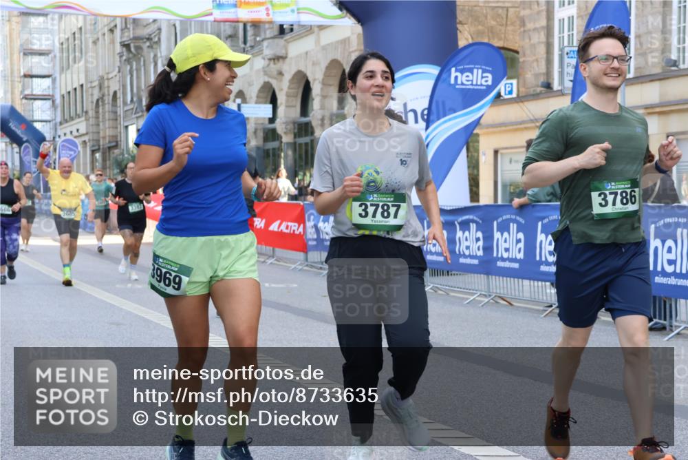 07.09.2025 - BARMER Alsterlauf Strokosch-Dieckow http://msf.ph/oto/8733635 07.09.2025 10:20:56 Ziel 2090, 2241, 3354, 3355, 3994, 4316, 5019, 5224, 5233, 5623, 5625, 5916 meine-sportfotos.de
