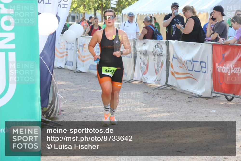 07.09.2025 - 19. Norderstedt Triathlon Luisa Fischer http://msf.ph/oto/8733642 07.09.2025 16:24:39 Ziel 460 meine-sportfotos.de