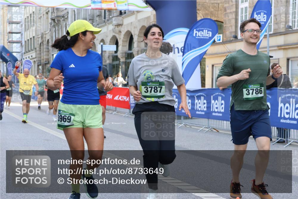 07.09.2025 - BARMER Alsterlauf Strokosch-Dieckow http://msf.ph/oto/8733649 07.09.2025 10:20:56 Ziel 2090, 2241, 3354, 3355, 3994, 4316, 5019, 5224, 5233, 5623, 5625, 5916 meine-sportfotos.de