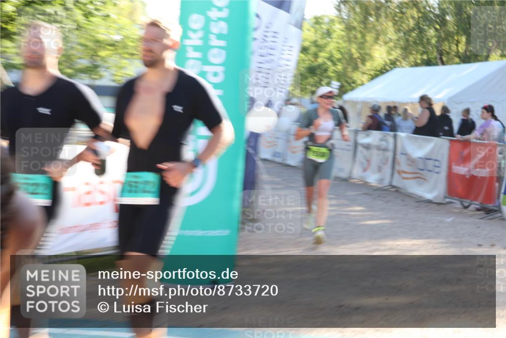 07.09.2025 - 19. Norderstedt Triathlon Luisa Fischer http://msf.ph/oto/8733720 07.09.2025 16:25:05 Ziel 550, 1508, 1512, 1522 meine-sportfotos.de