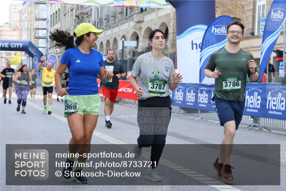 07.09.2025 - BARMER Alsterlauf Strokosch-Dieckow http://msf.ph/oto/8733721 07.09.2025 10:20:56 Ziel 2090, 2241, 3354, 3355, 3994, 4316, 5019, 5224, 5233, 5623, 5625, 5916 meine-sportfotos.de