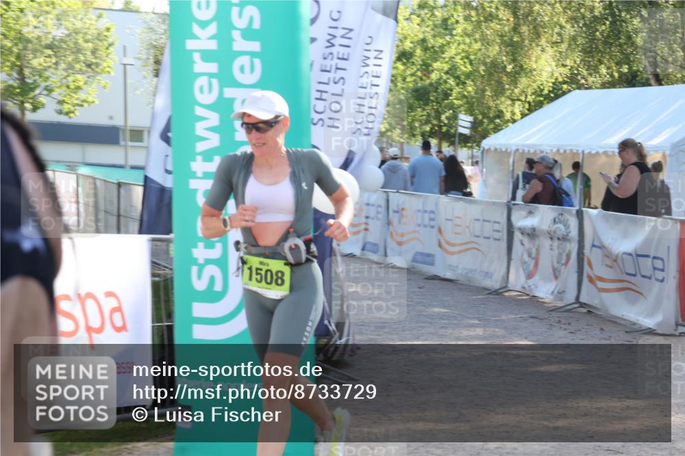 07.09.2025 - 19. Norderstedt Triathlon Luisa Fischer http://msf.ph/oto/8733729 07.09.2025 16:25:07 Ziel 550, 1508, 1512, 1522 meine-sportfotos.de