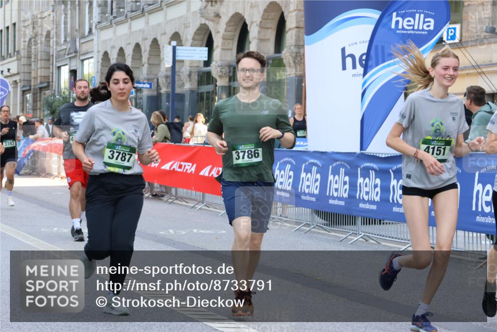 07.09.2025 - BARMER Alsterlauf Strokosch-Dieckow http://msf.ph/oto/8733791 07.09.2025 10:20:54 Ziel 2090, 2241, 3354, 3355, 3994, 4316, 5019, 5224, 5623, 5625, 5916 meine-sportfotos.de