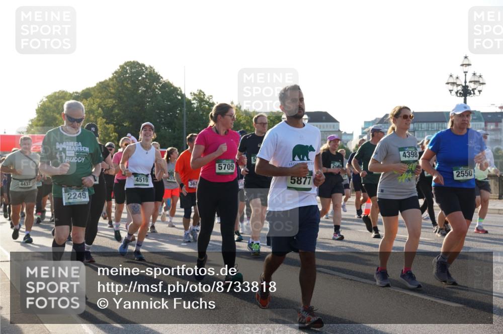 07.09.2025 - BARMER Alsterlauf Yannick Fuchs http://msf.ph/oto/8733818 07.09.2025 09:07:17 Laufen 5709, 26, 4437, 4519, 367, 5877, 2249, 4398, 2550 meine-sportfotos.de