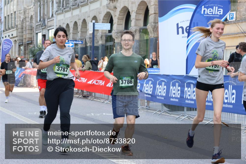 07.09.2025 - BARMER Alsterlauf Strokosch-Dieckow http://msf.ph/oto/8733820 07.09.2025 10:20:54 Ziel 2090, 2241, 3354, 3355, 3994, 4316, 5019, 5224, 5623, 5625, 5916 meine-sportfotos.de
