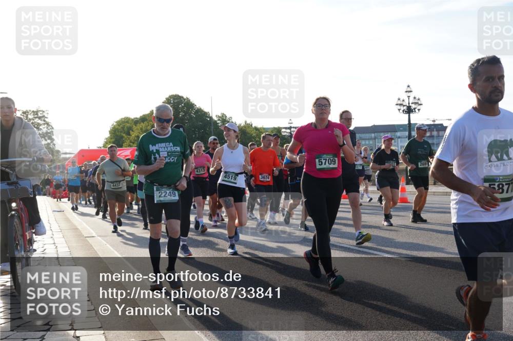 07.09.2025 - BARMER Alsterlauf Yannick Fuchs http://msf.ph/oto/8733841 07.09.2025 09:07:18 Laufen 4437, 2249, 4313, 4519, 3674, 5709, 5277, 481, 2691, 587 meine-sportfotos.de