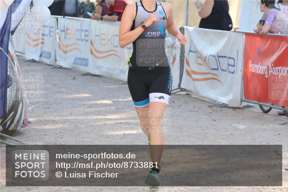 07.09.2025 - 19. Norderstedt Triathlon Luisa Fischer http://msf.ph/oto/8733881 07.09.2025 16:27:30 Ziel 452 meine-sportfotos.de
