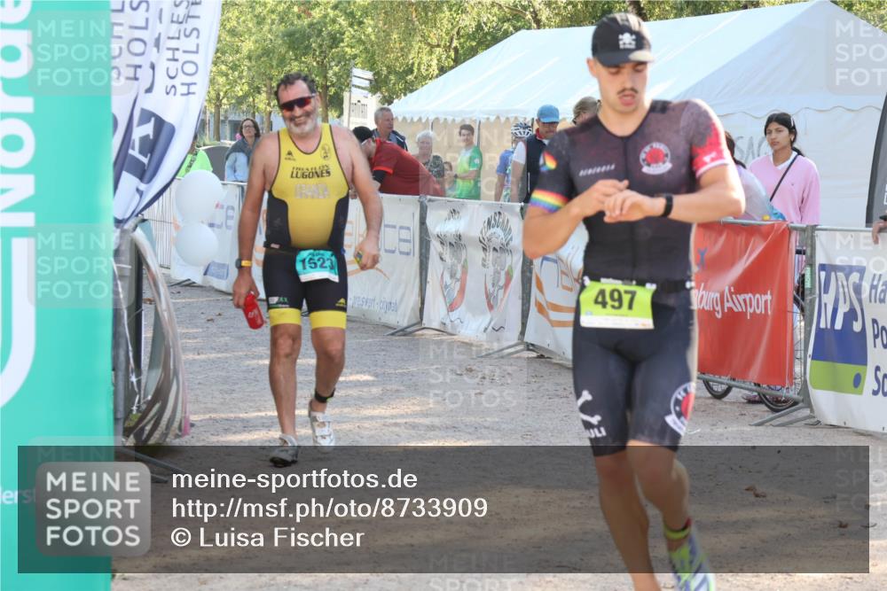 07.09.2025 - 19. Norderstedt Triathlon Luisa Fischer http://msf.ph/oto/8733909 07.09.2025 16:27:43 Ziel 497, 1523, 1528 meine-sportfotos.de
