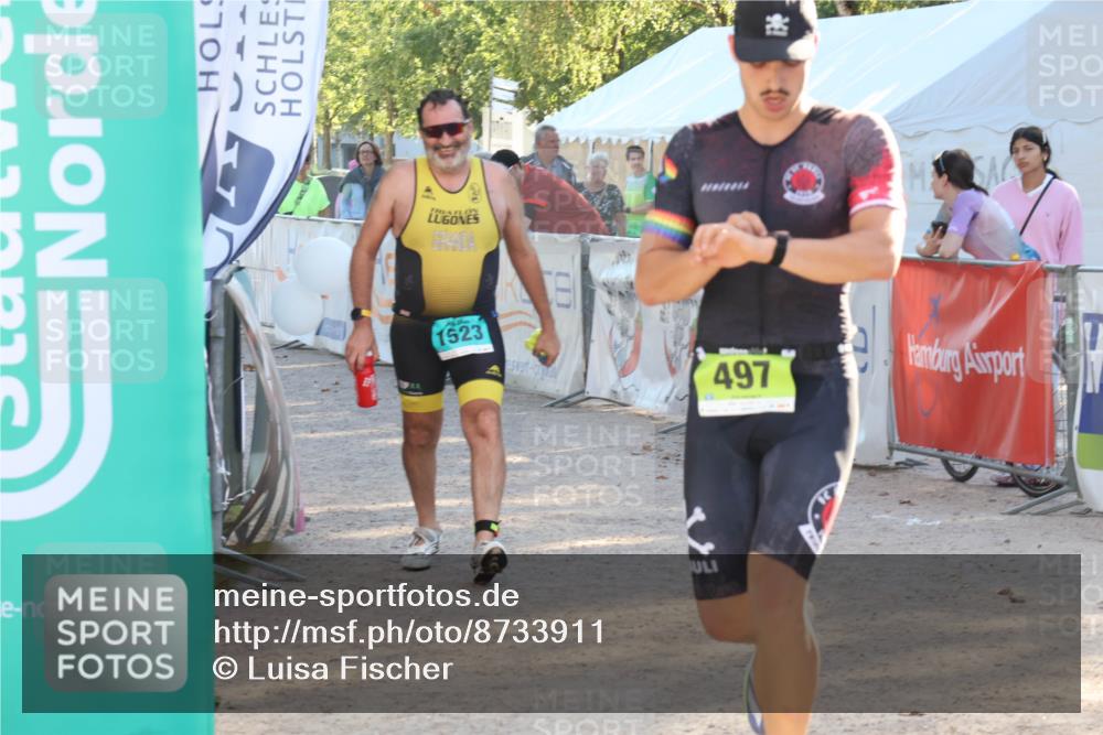 07.09.2025 - 19. Norderstedt Triathlon Luisa Fischer http://msf.ph/oto/8733911 07.09.2025 16:27:44 Ziel 497, 1523, 1528 meine-sportfotos.de