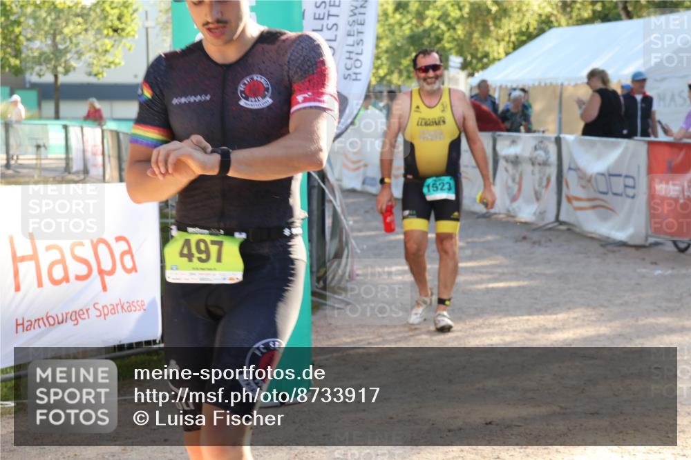 07.09.2025 - 19. Norderstedt Triathlon Luisa Fischer http://msf.ph/oto/8733917 07.09.2025 16:27:45 Ziel 497, 1523, 1528 meine-sportfotos.de