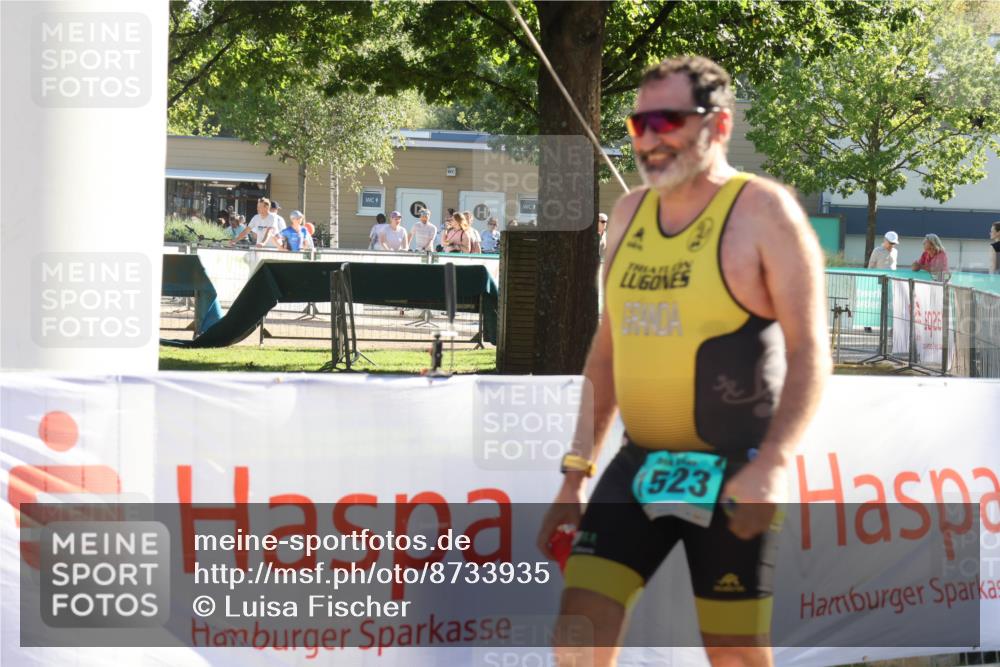 07.09.2025 - 19. Norderstedt Triathlon Luisa Fischer http://msf.ph/oto/8733935 07.09.2025 16:27:49 Ziel 497, 1523, 1528 meine-sportfotos.de