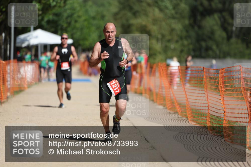 07.09.2025 - 19. Norderstedt Triathlon Michael Strokosch http://msf.ph/oto/8733993 07.09.2025 12:15:41 Laufen 703, 1217 meine-sportfotos.de