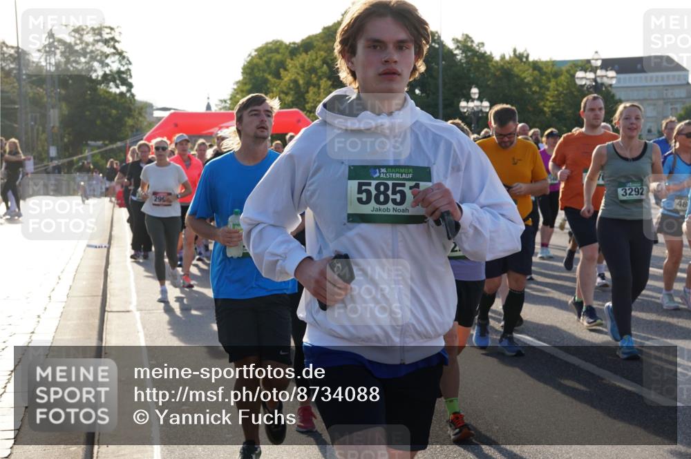 07.09.2025 - BARMER Alsterlauf Yannick Fuchs http://msf.ph/oto/8734088 07.09.2025 09:07:49 Laufen 295, 36, 585, 3292, 48 meine-sportfotos.de