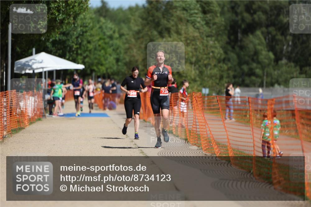 07.09.2025 - 19. Norderstedt Triathlon Michael Strokosch http://msf.ph/oto/8734123 07.09.2025 12:16:33 Laufen 736, 823 meine-sportfotos.de