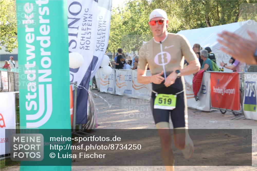 07.09.2025 - 19. Norderstedt Triathlon Luisa Fischer http://msf.ph/oto/8734250 07.09.2025 16:30:14 Ziel 519, 552, 1504, 1510 meine-sportfotos.de