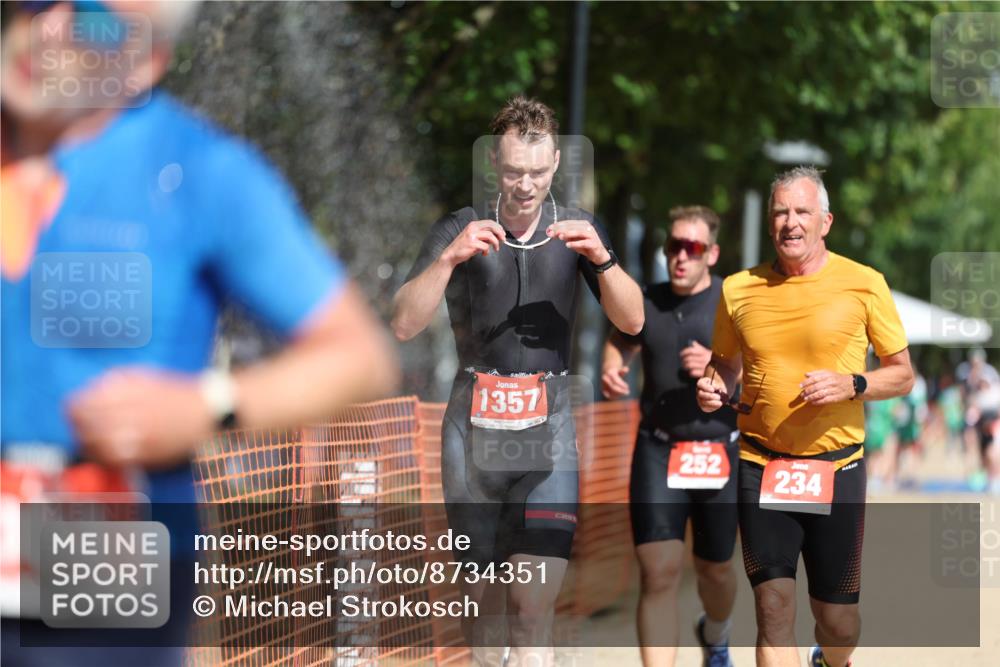 07.09.2025 - 19. Norderstedt Triathlon Michael Strokosch http://msf.ph/oto/8734351 07.09.2025 12:17:33 Laufen 234, 252, 303, 1357 meine-sportfotos.de