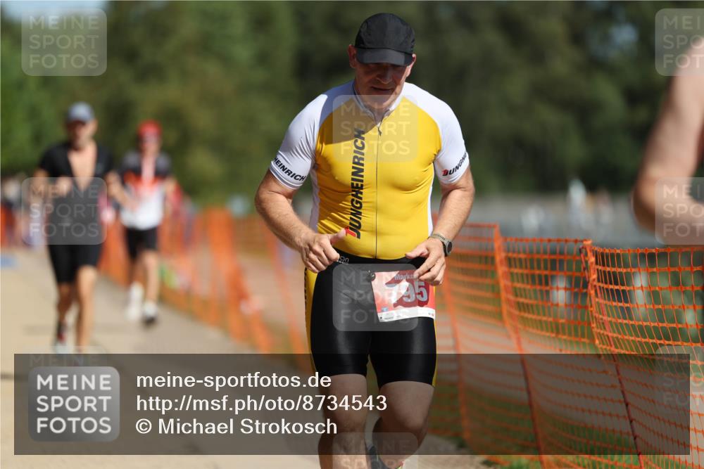 07.09.2025 - 19. Norderstedt Triathlon Michael Strokosch http://msf.ph/oto/8734543 07.09.2025 12:18:25 Laufen 237, 795, 857, 1300, 1313, 1371 meine-sportfotos.de