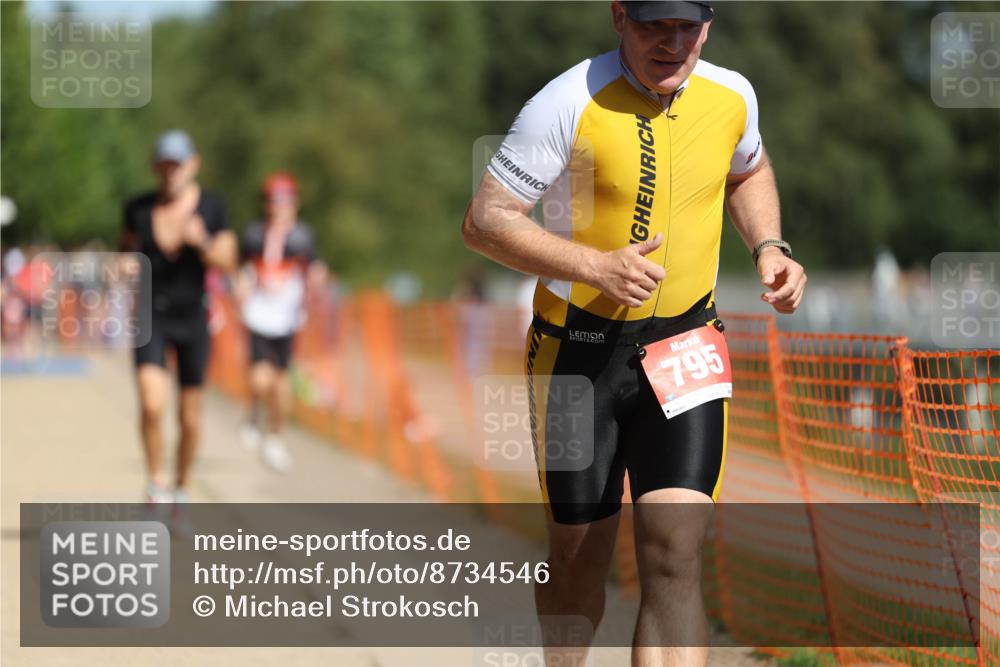 07.09.2025 - 19. Norderstedt Triathlon Michael Strokosch http://msf.ph/oto/8734546 07.09.2025 12:18:25 Laufen 237, 795, 857, 1300, 1313, 1371 meine-sportfotos.de
