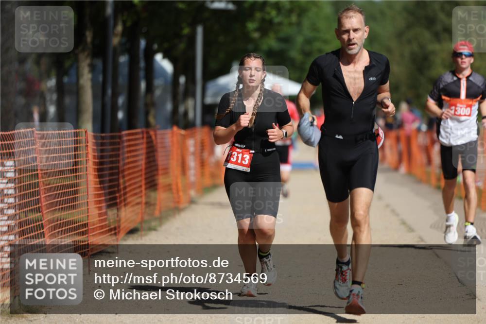 07.09.2025 - 19. Norderstedt Triathlon Michael Strokosch http://msf.ph/oto/8734569 07.09.2025 12:18:28 Laufen 237, 795, 1300, 1313, 1372 meine-sportfotos.de